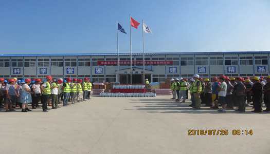 息县县领导、总工会主席迎着酷暑 送清凉慰问息县高中项目一线工人